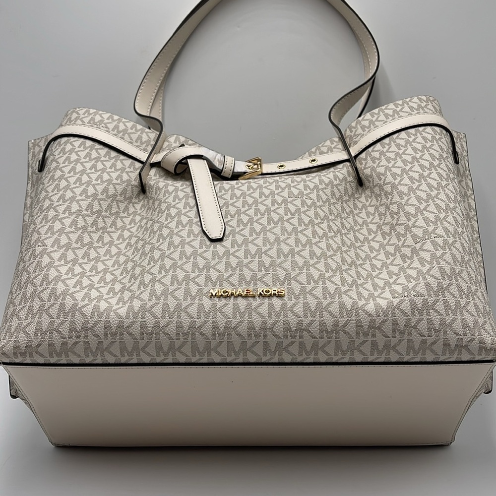 Michael Kors Emilia Large Logo Tote Bag 
COLOR LT CRM MULTI
NWT - Picture 6 of 16